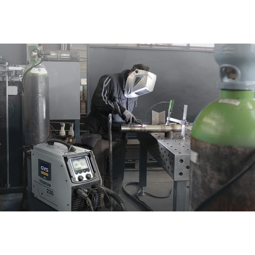 GYS Titanium 230 AC/DC TIG lasapparaat set, bestaande uit:
- GY 075924 GYS Titanium 230 AC/DC TIG lasapparaat
- GY 037489 Verrijdbare trolley
- GY 041615 Reduceerventiel