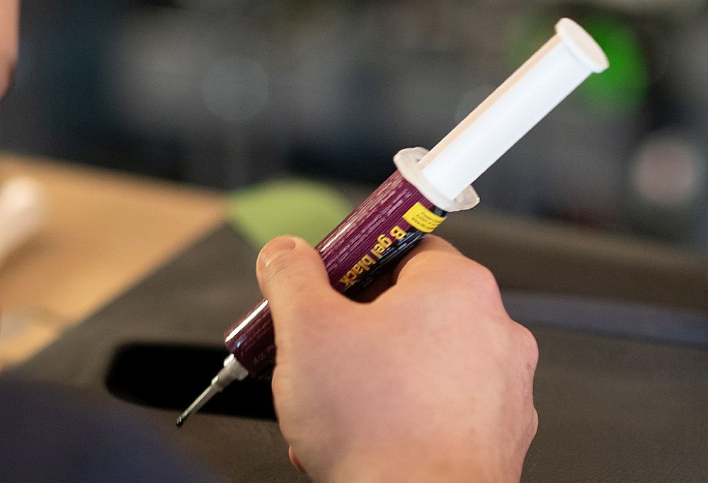 Reparatieset B1 kunststof, leer en vinyl lijm en vulmiddel voor in - en exterieur.